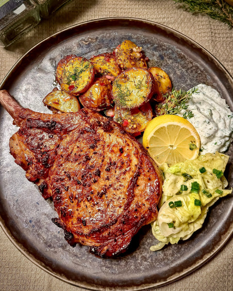 KOTELETT MIT LAUWARMEN KARTOFFELSALAT
